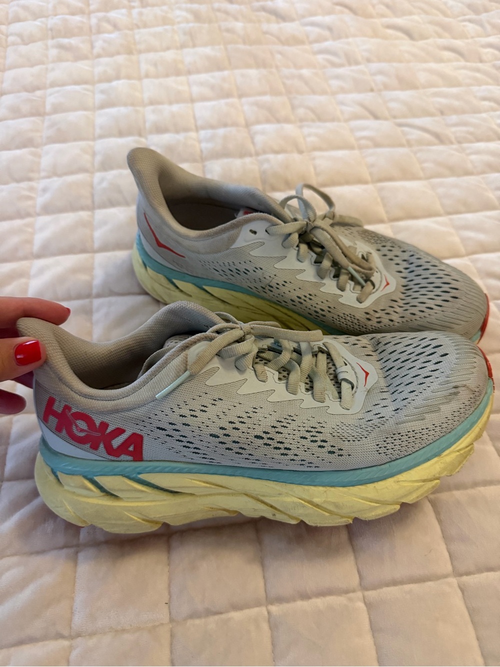 Hoka Women's Running Sneakers Clifton 7.       size 6.5